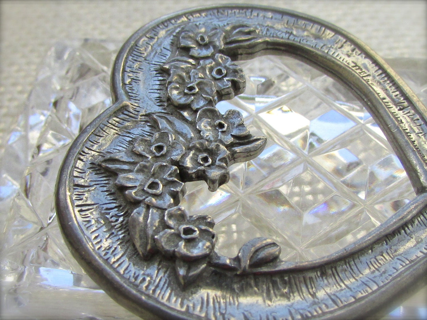 Signed Seagull Pewter Canada - stunning art nouveau style heart pin with ornate intricately carved flowers