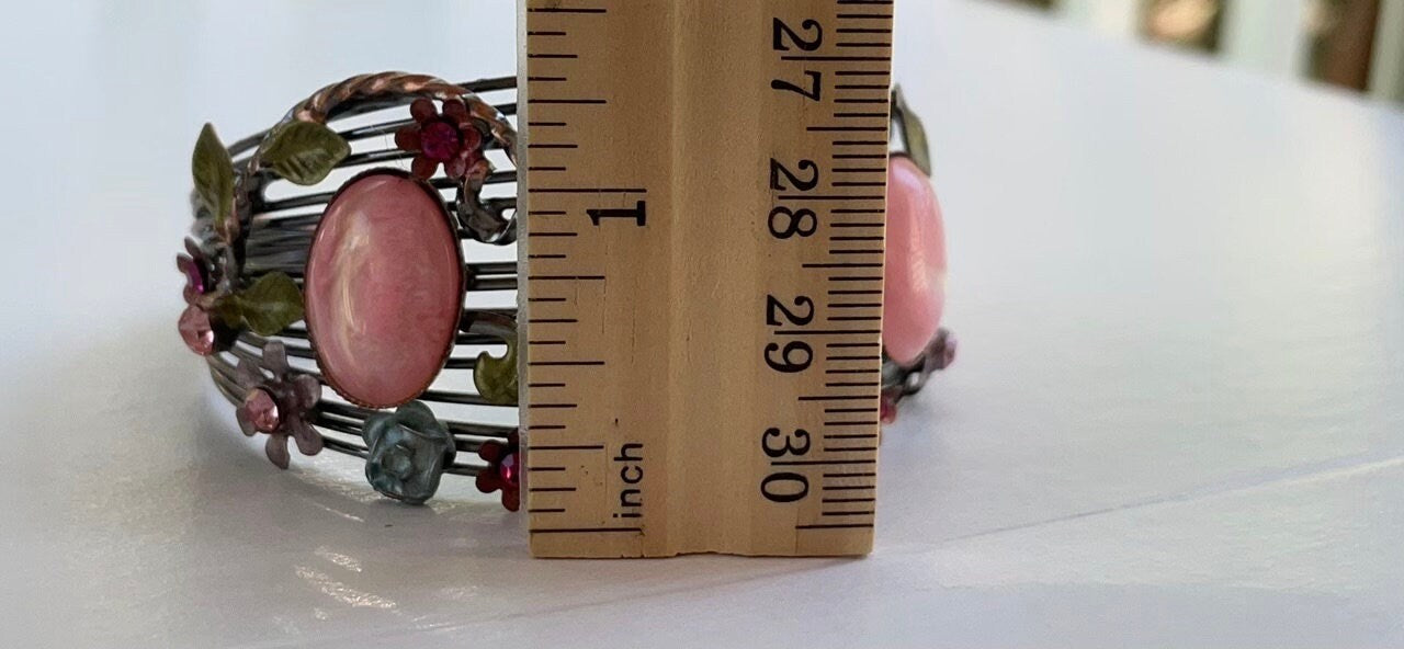 Beautiful vintage cuff bracelet with flowers and pink focals