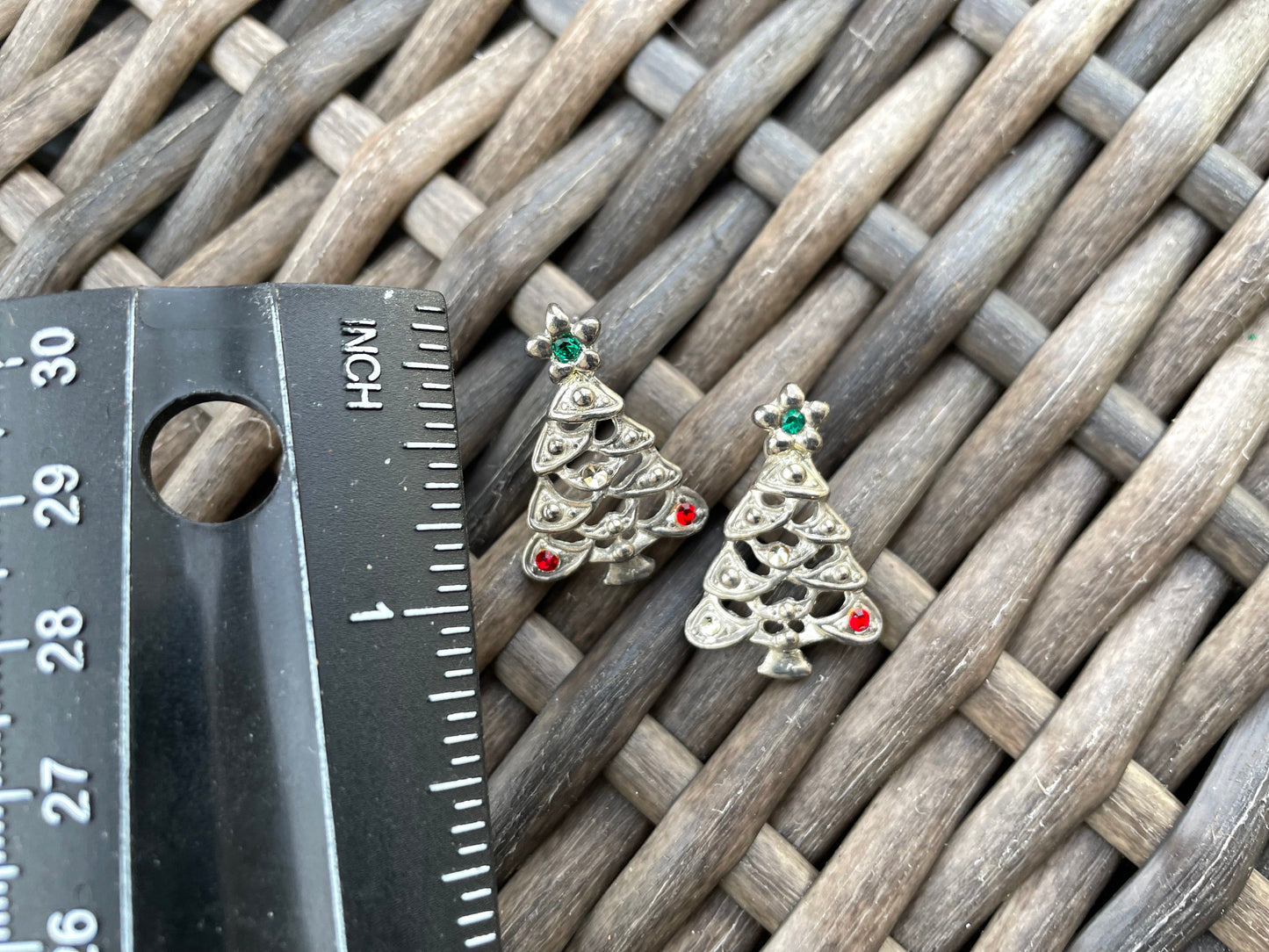 Stunning vintage rhinestone Christmas tree stud earrings - Please read description