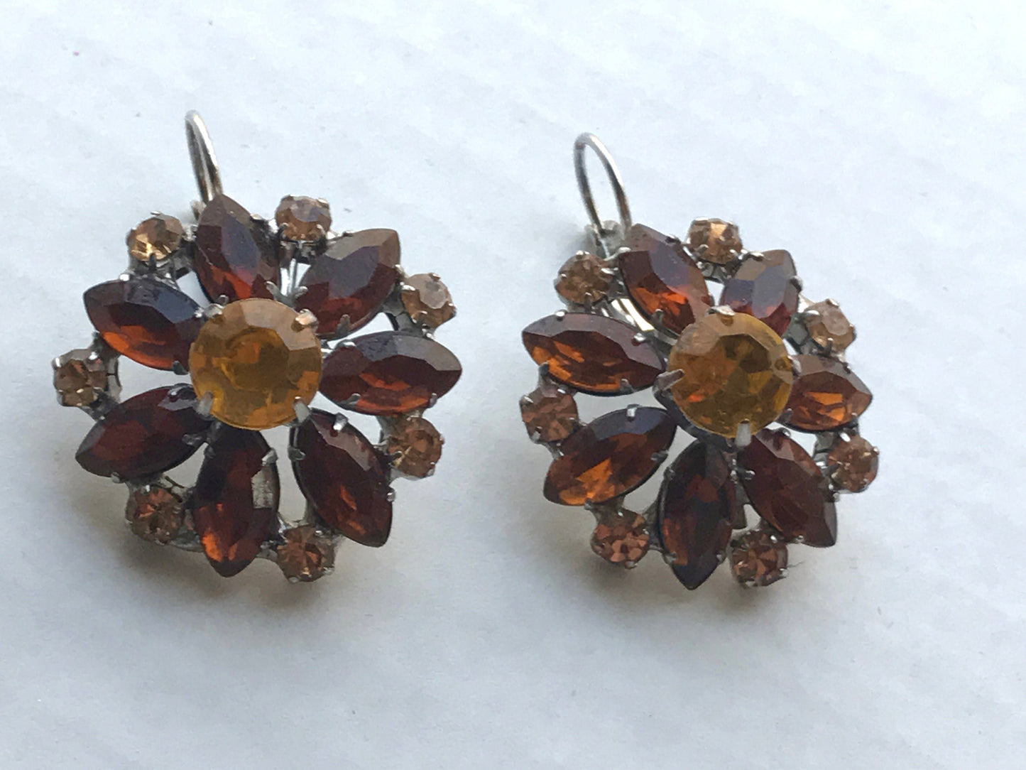 Stunning vintage small dangle rhinestone earrings