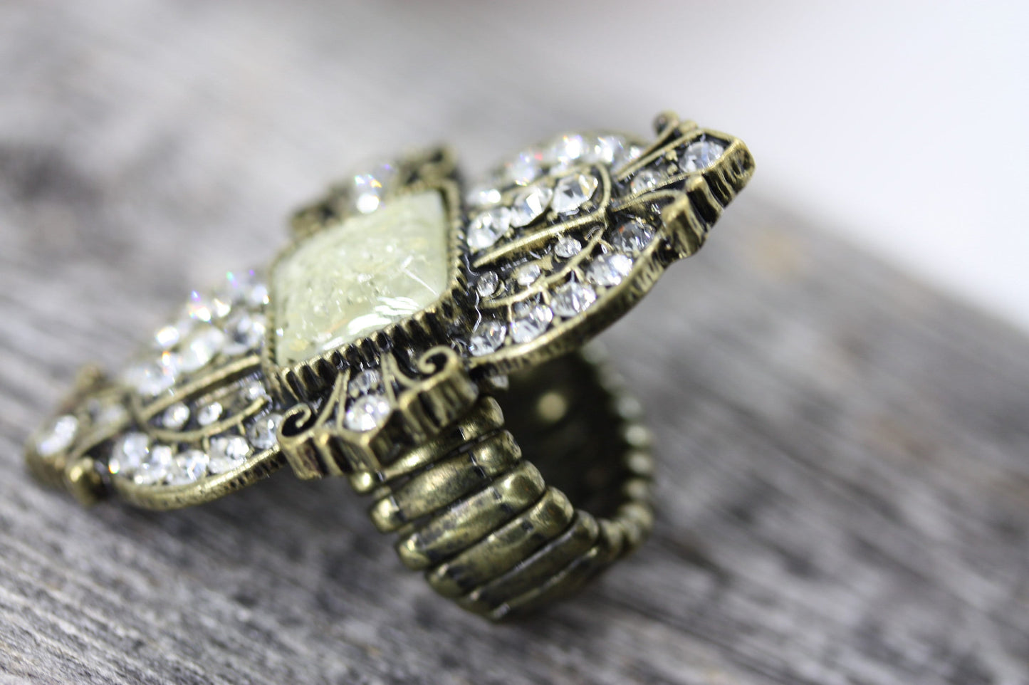 Stunning vintage costume jewelry ring with rhinestones