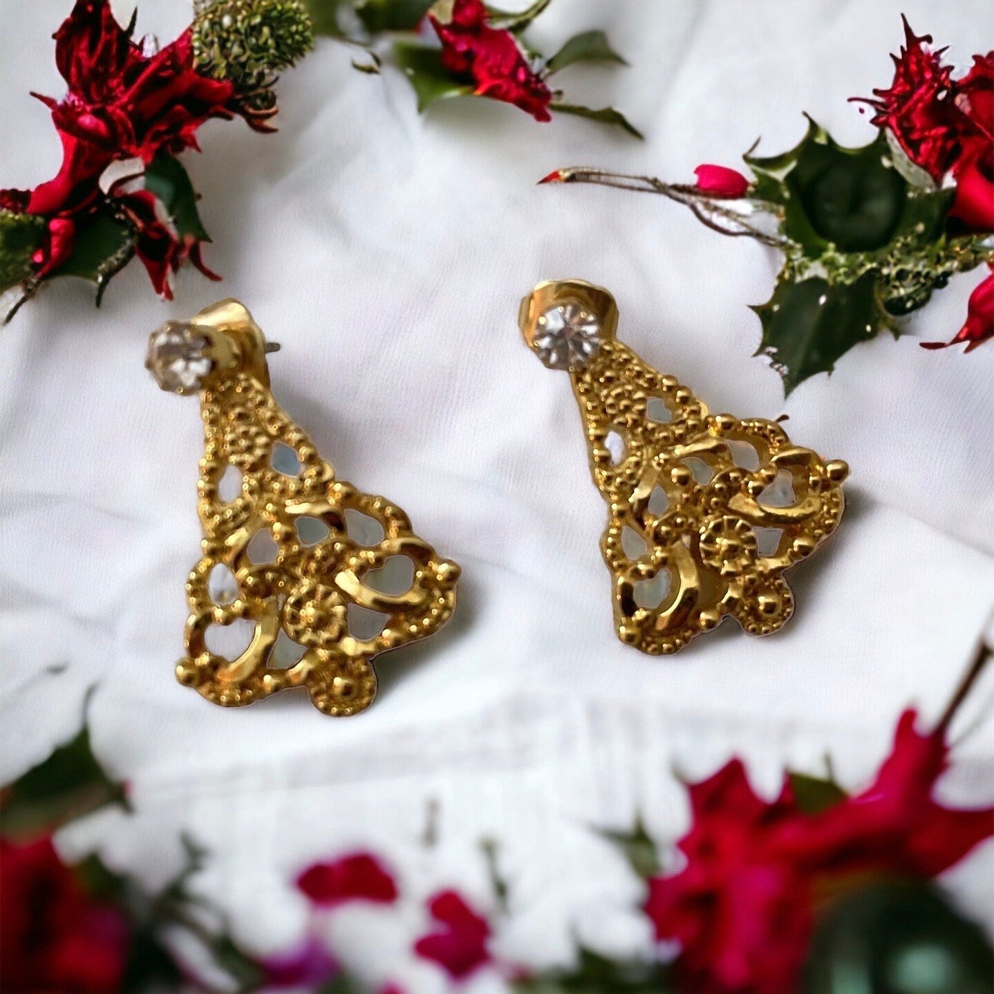 Small vintage goldtone Christmas tree earrings with rhinestone stars