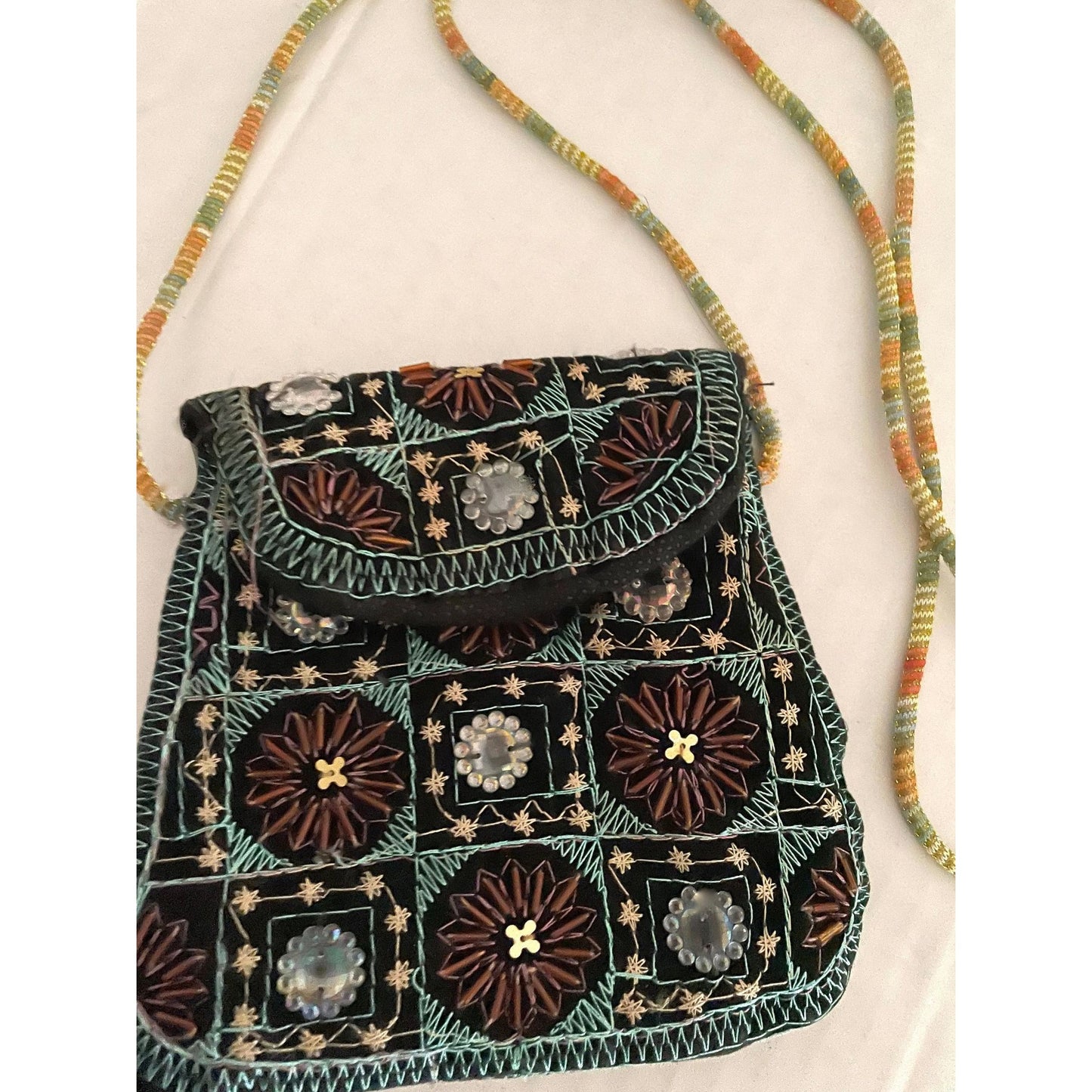 Great little vintage cross-body handbag