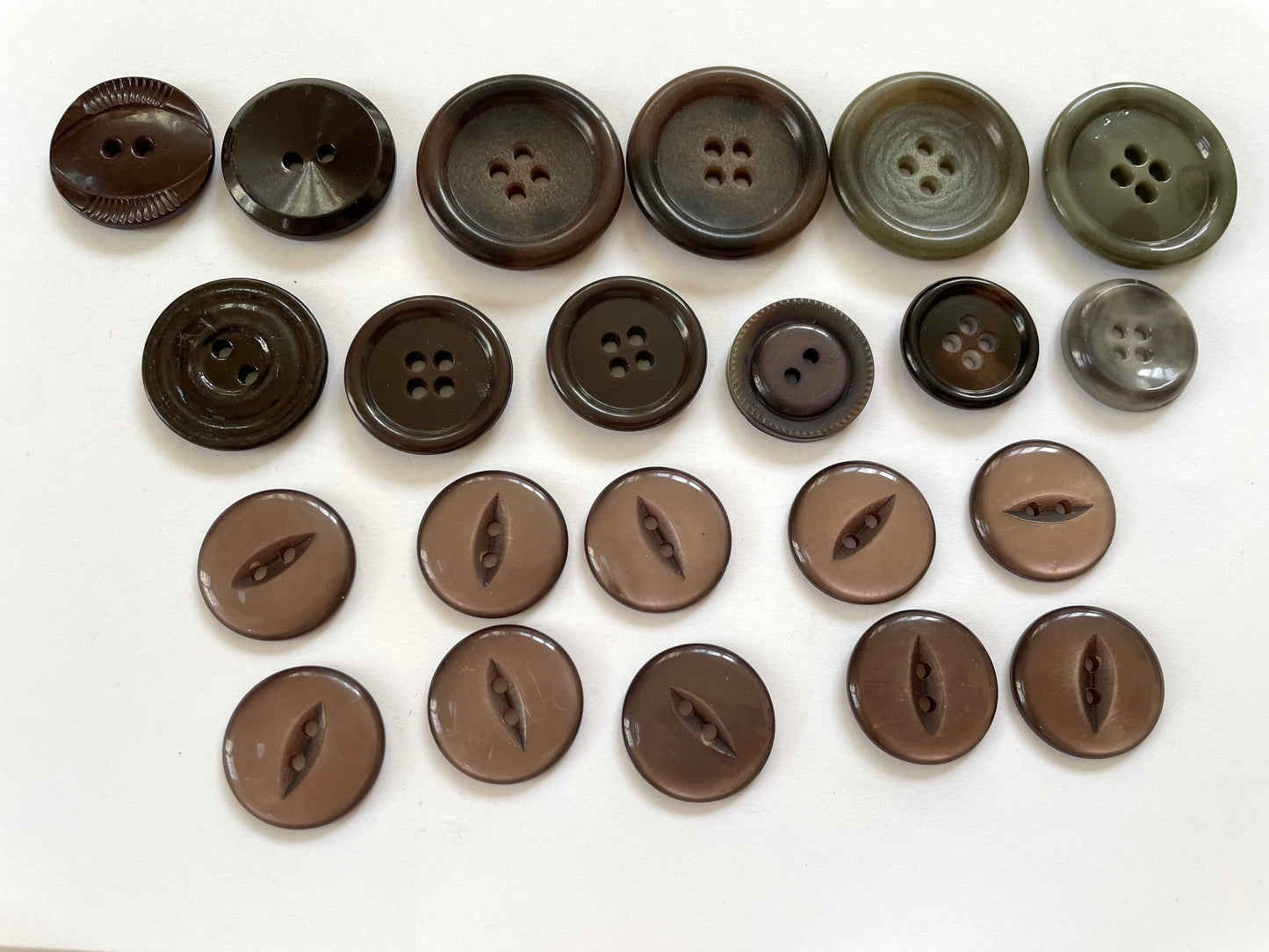 Lot of vintage buttons - shades of brown