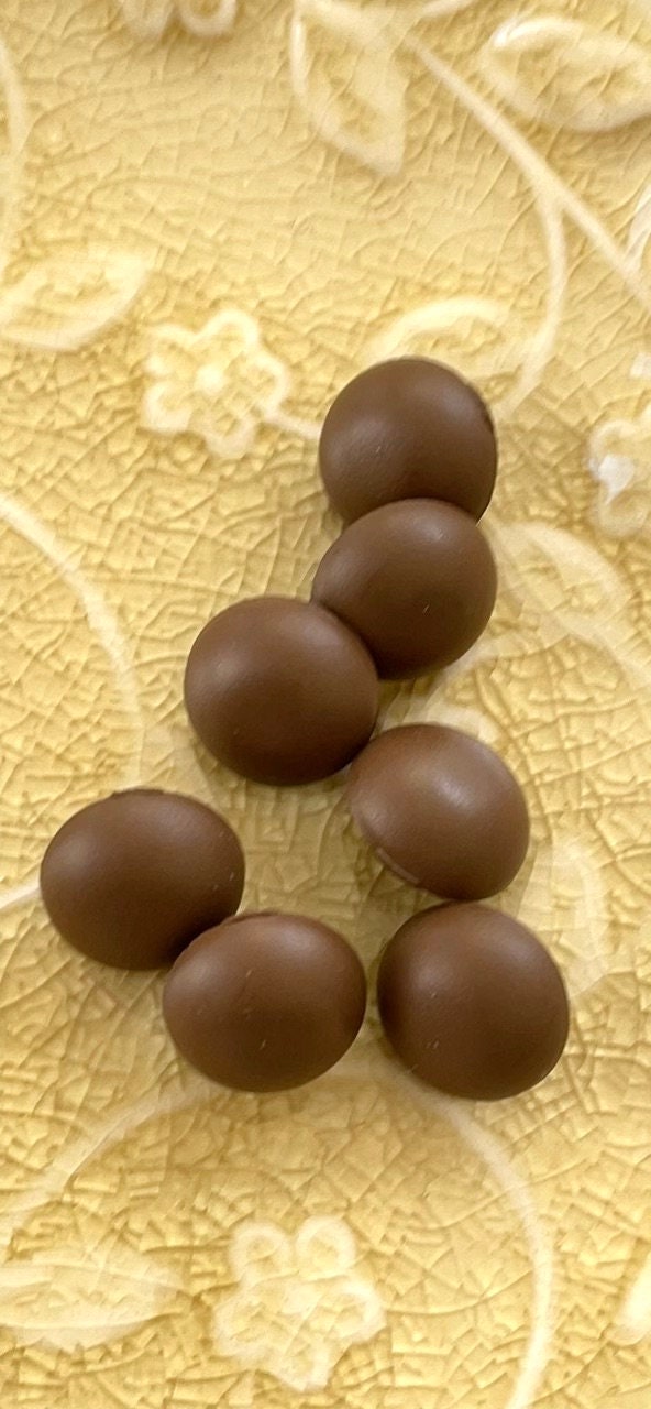 Lot of vintage buttons - shades of brown