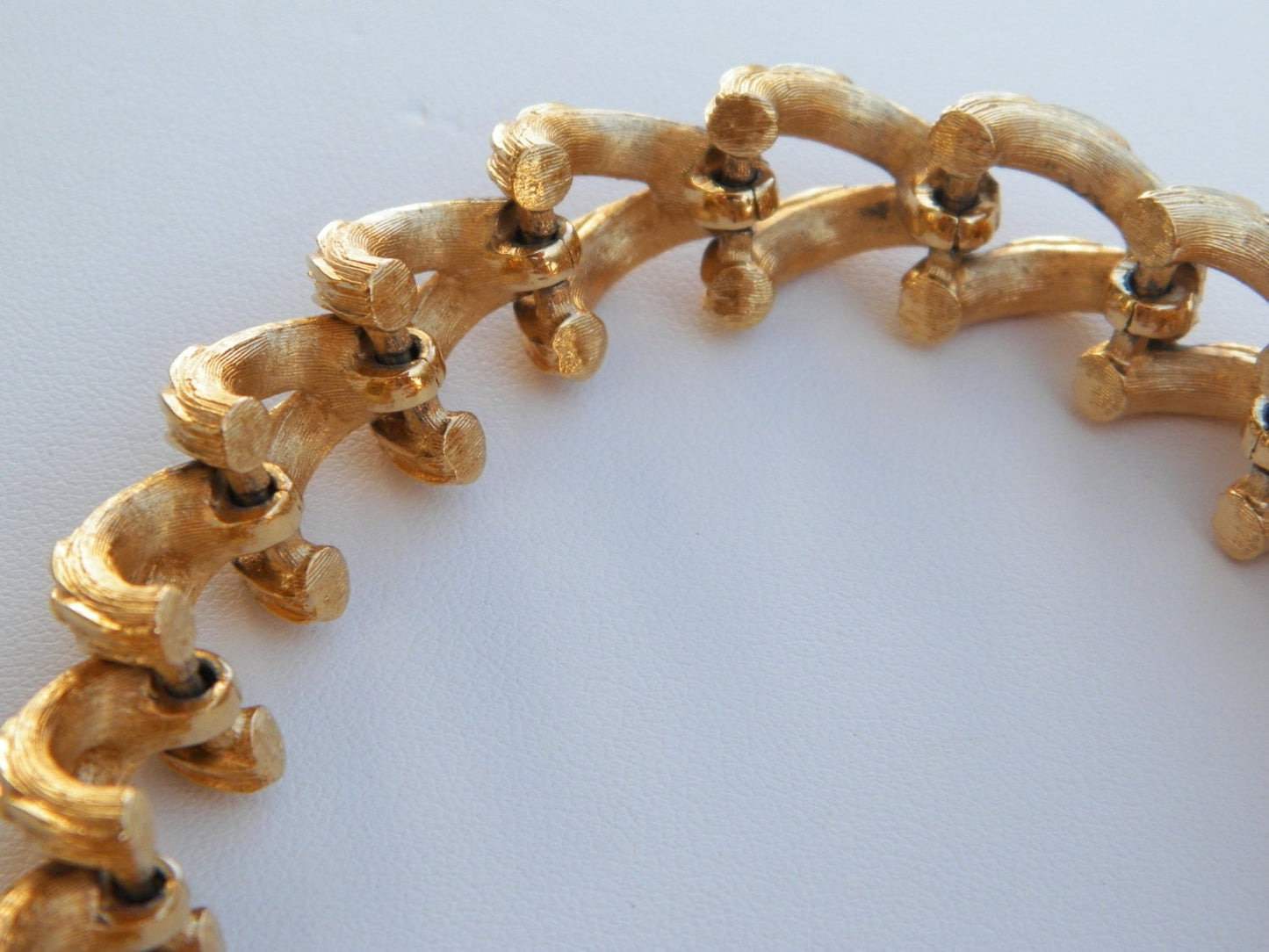 Vintage Crown TRIFARI stunning unique goldtone link bracelet