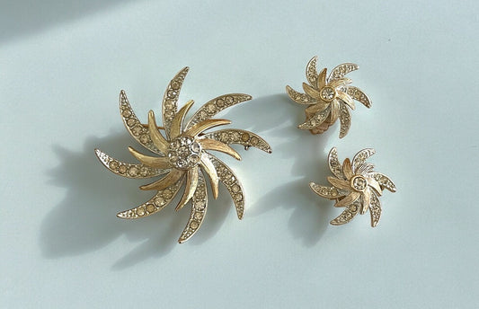 Stunning Sarah Coventry "pinwheel" pin and clip earring set - starburst
