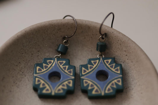 Stunning vintage painted earrings - deep kelly green with shades of blue, gold and dark maroon