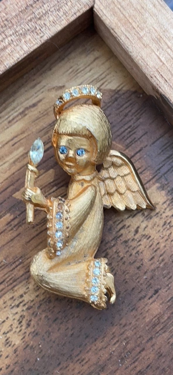 Unique vintage angel pin with rhinestones - unknown maker