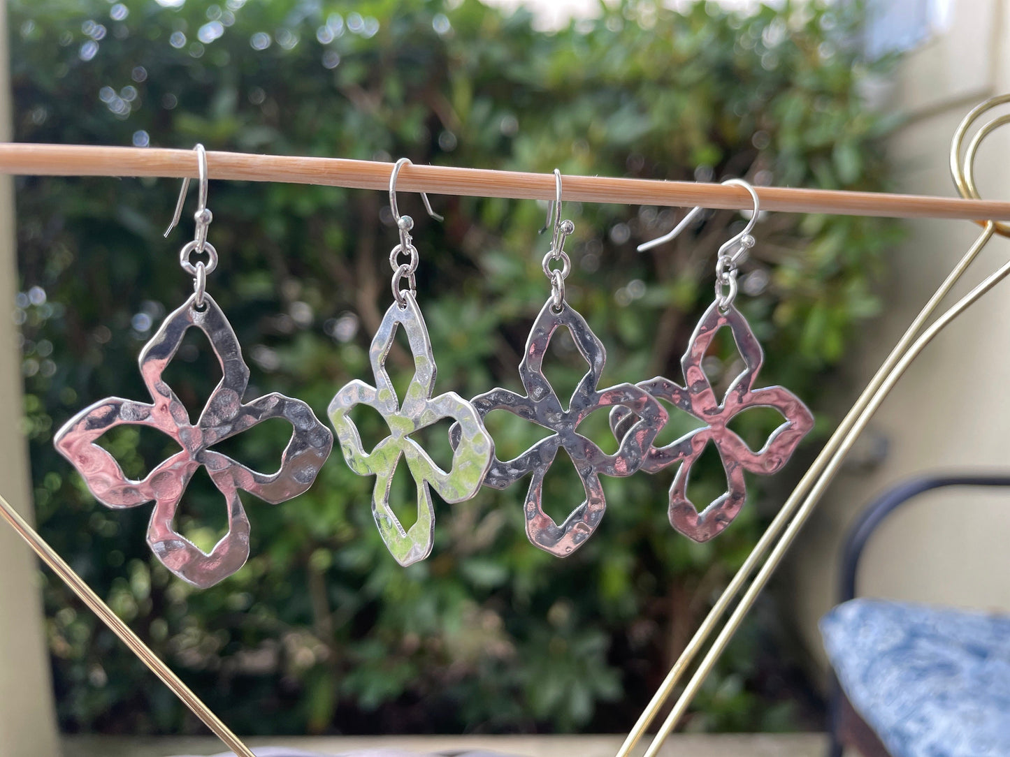 Stunning hammered metal silvertone dangle earrings