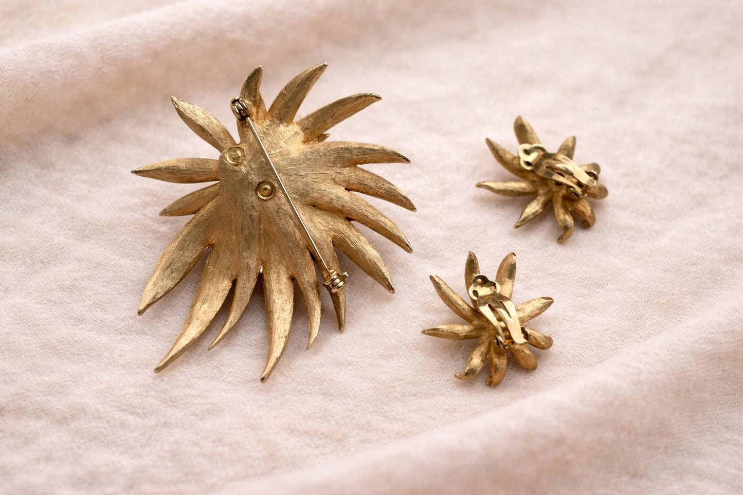 1960s Floral Brooch and Earrings Set, Mid Century Modern Sculptural Flower Jewelry