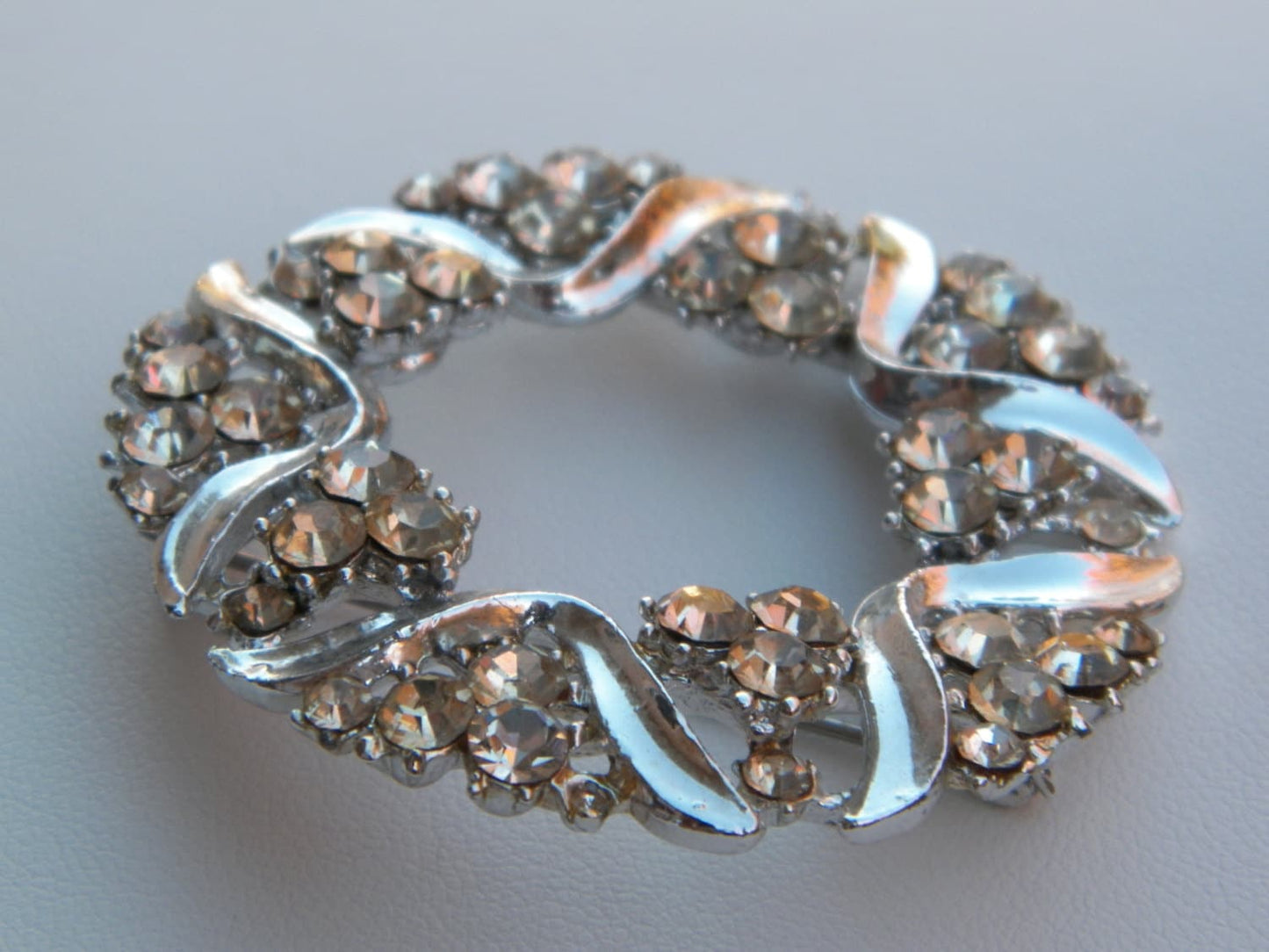 Vintage pin - white rhinestone wreath