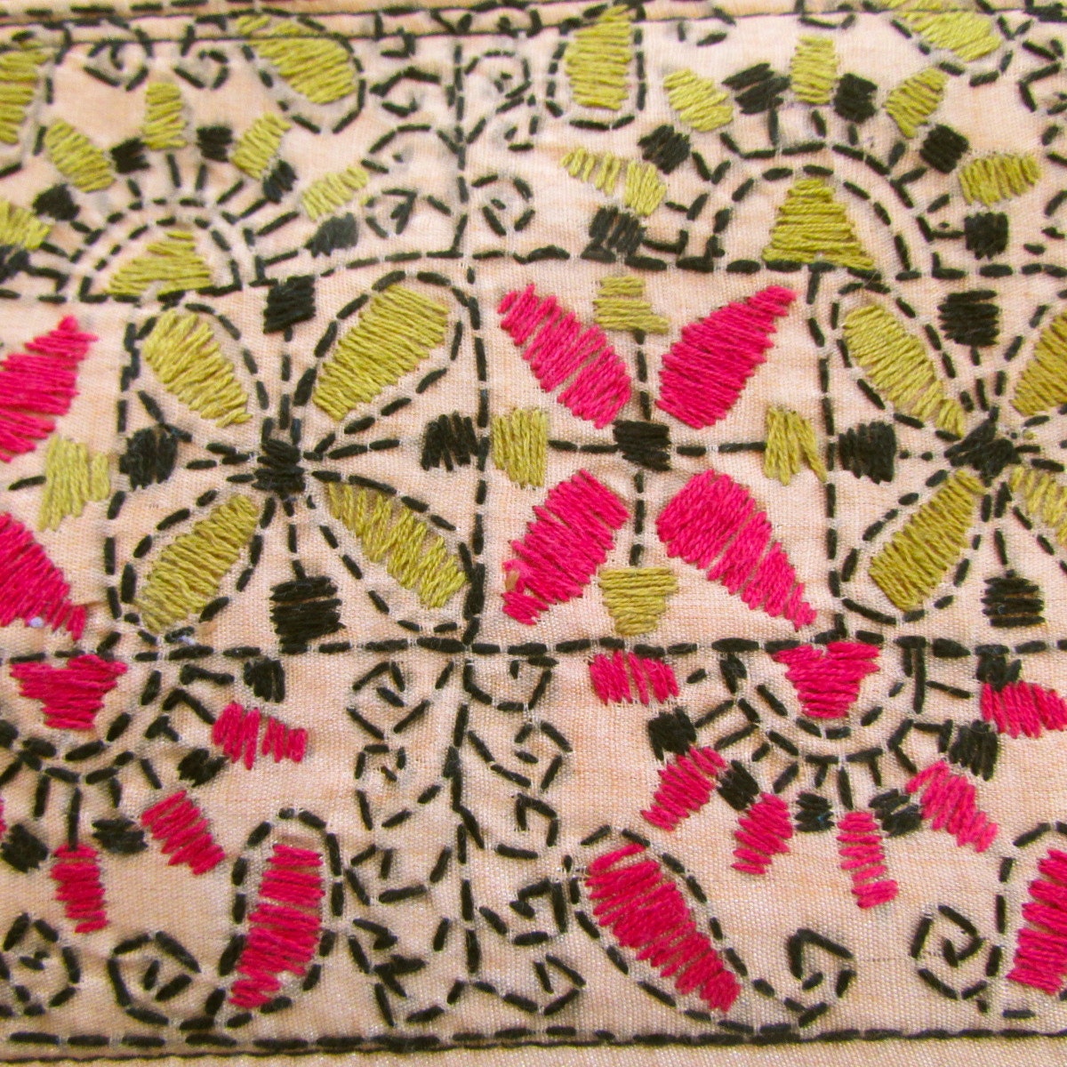 Vintage Embroidered Purse - Pink Green Floral Envelope Pouch With Zippered Pocket