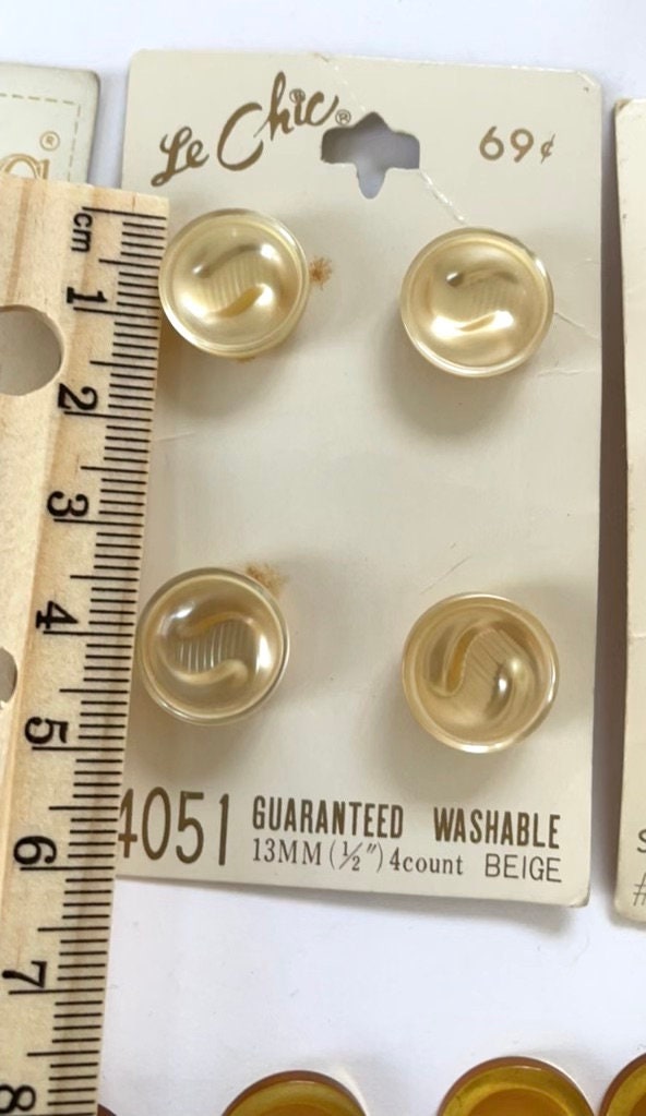 Lot of vintage buttons - from Holland and elsewhere - shades of yellow, gold and cream