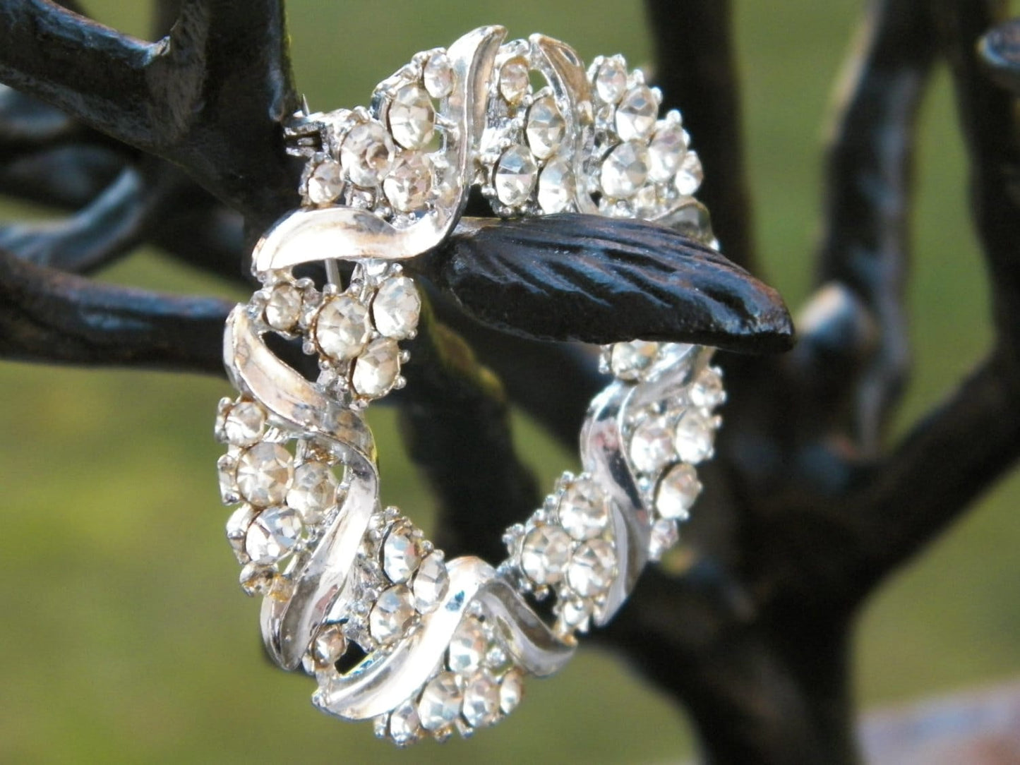 Vintage pin - white rhinestone wreath