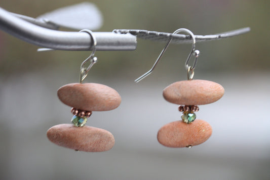 Vintage drfitwood, emerald colored green crystal and copper colored metal handmade dangle earrings