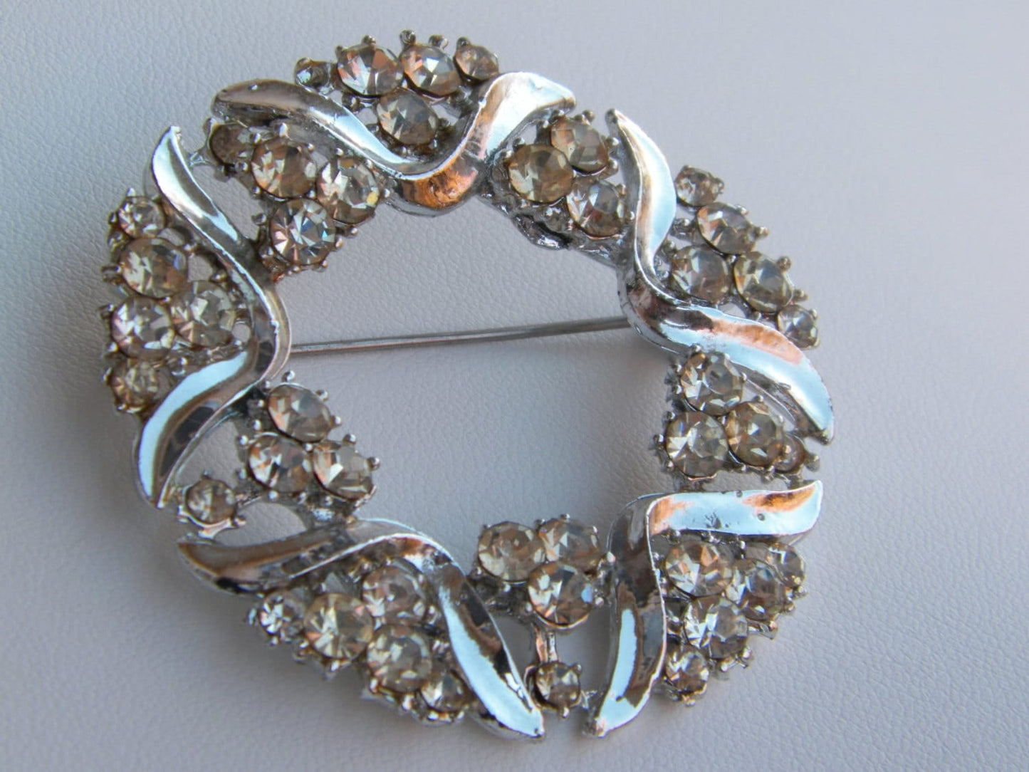 Vintage pin - white rhinestone wreath