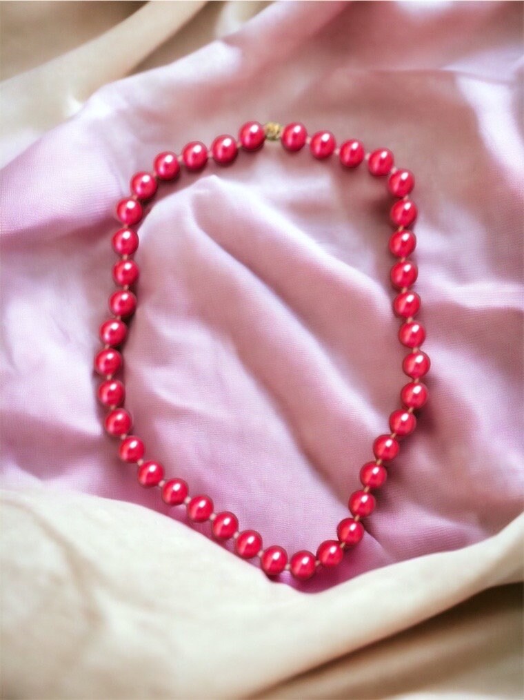 Hot pink faux pearl stunning vintage necklace
