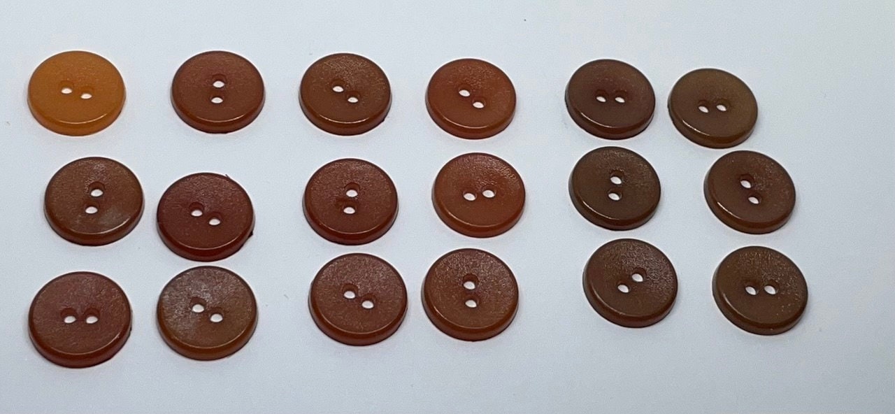 Lot of brown vintage buttons - two different shades