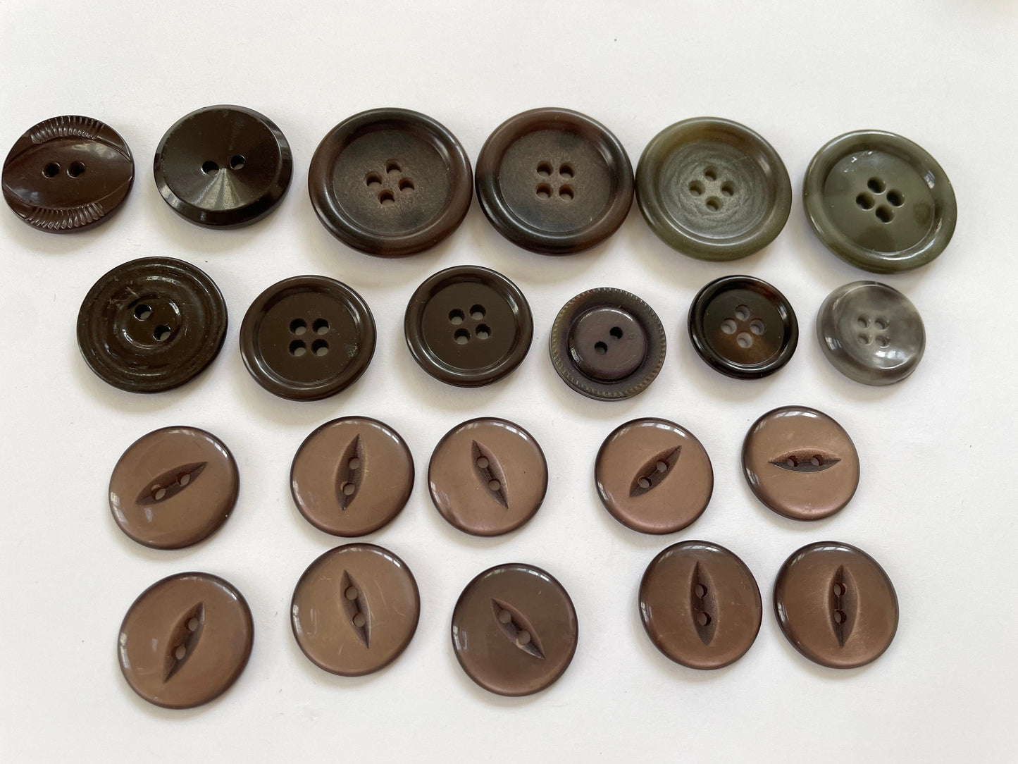 Lot of vintage buttons - shades of brown
