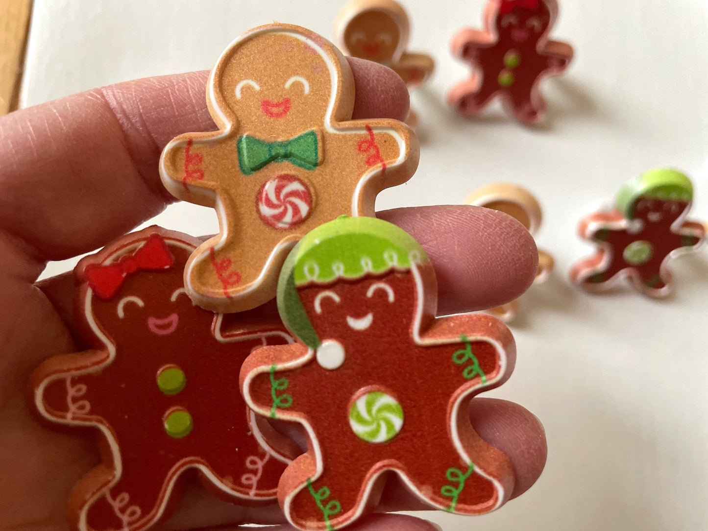 Mix of gingerbread men and women plastic ring cake toppers
