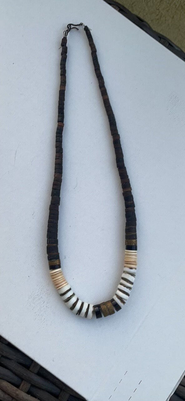 Stunning vintage wood, shell, heishi mixed material traditional graduated necklace with hook and eye clasp - Santo Domingo?