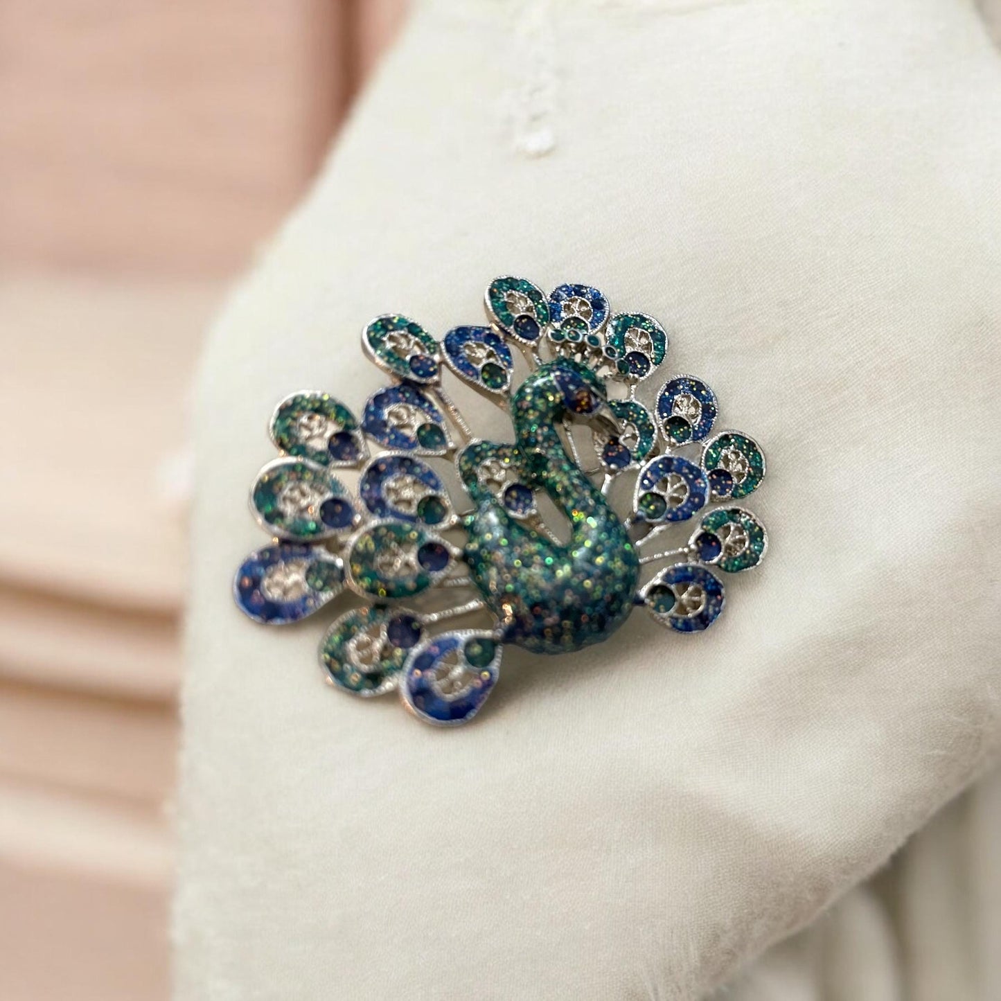 Stunning vintage sparkly peacock pin/brooch
