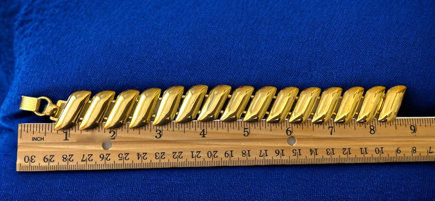 Stunning vintage goldtone panel link bracelet