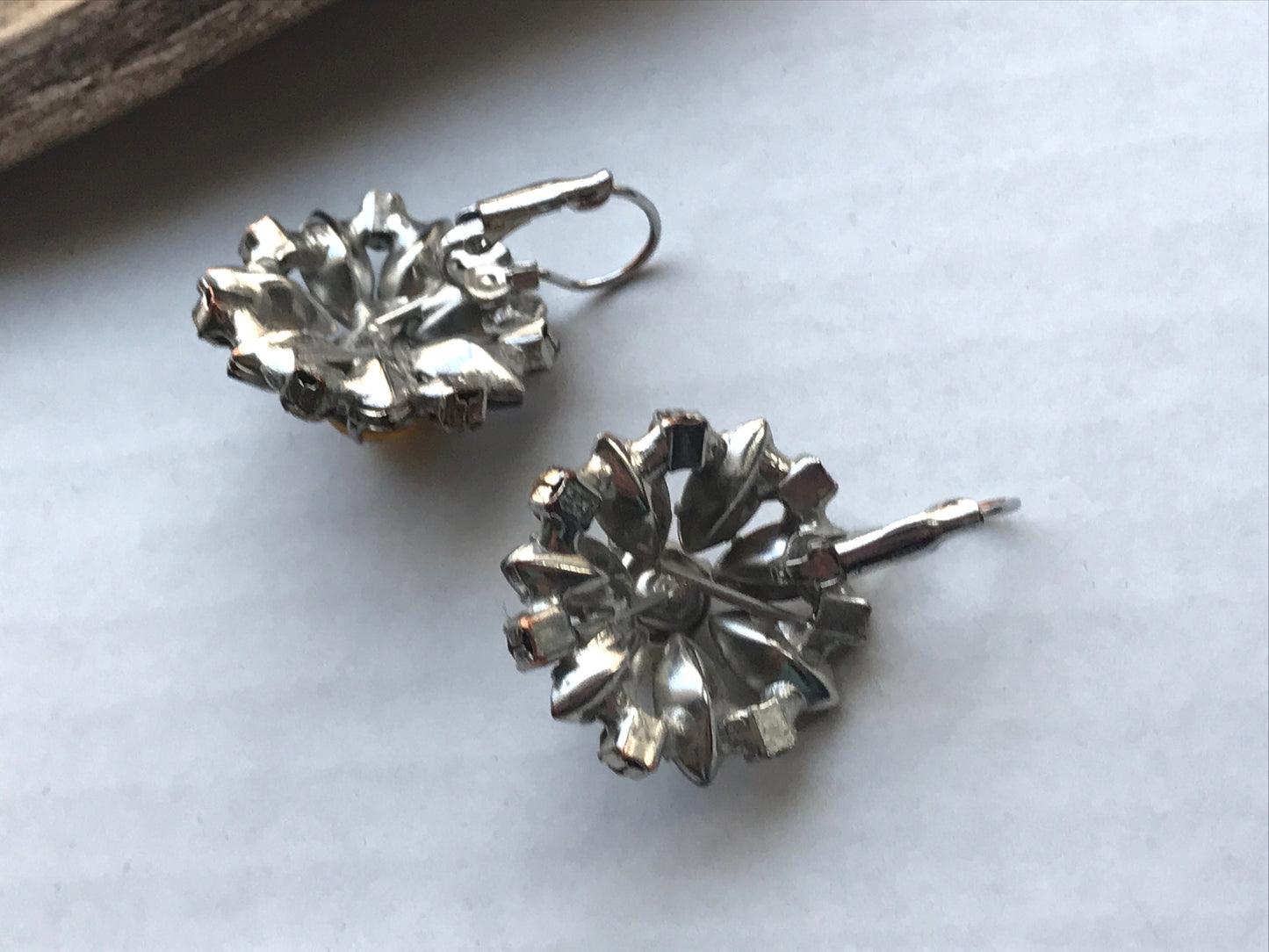 Stunning vintage small dangle rhinestone earrings