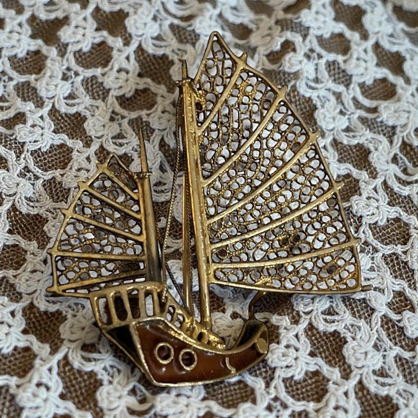 Vintage 800 Silver Filigree Sailboat Pin – Signed 800 • Intricate Asian Junk Ship Brooch • Collectible Sterling-Grade Maritime Jewelry