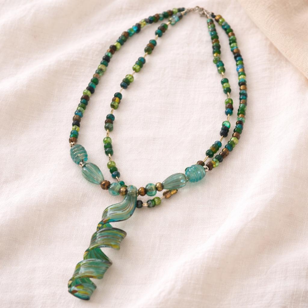 Stunning vintage art glass necklace