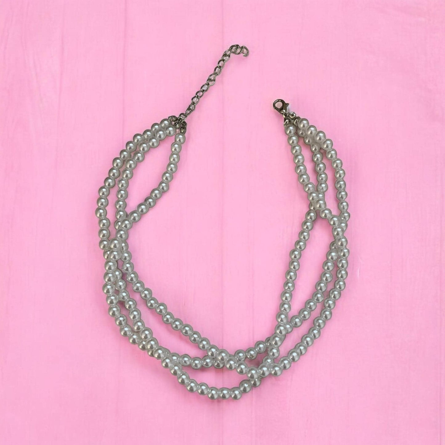 Triple stranded vintage stunning faux pearl necklace