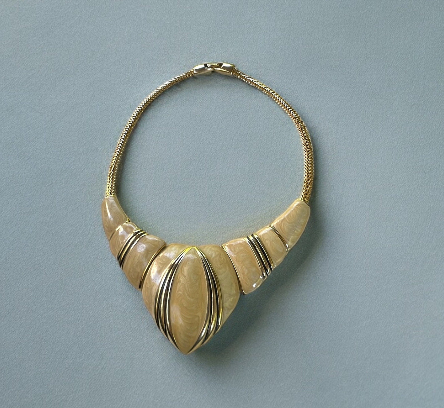 Stunning cream and gold enamel vintage necklace