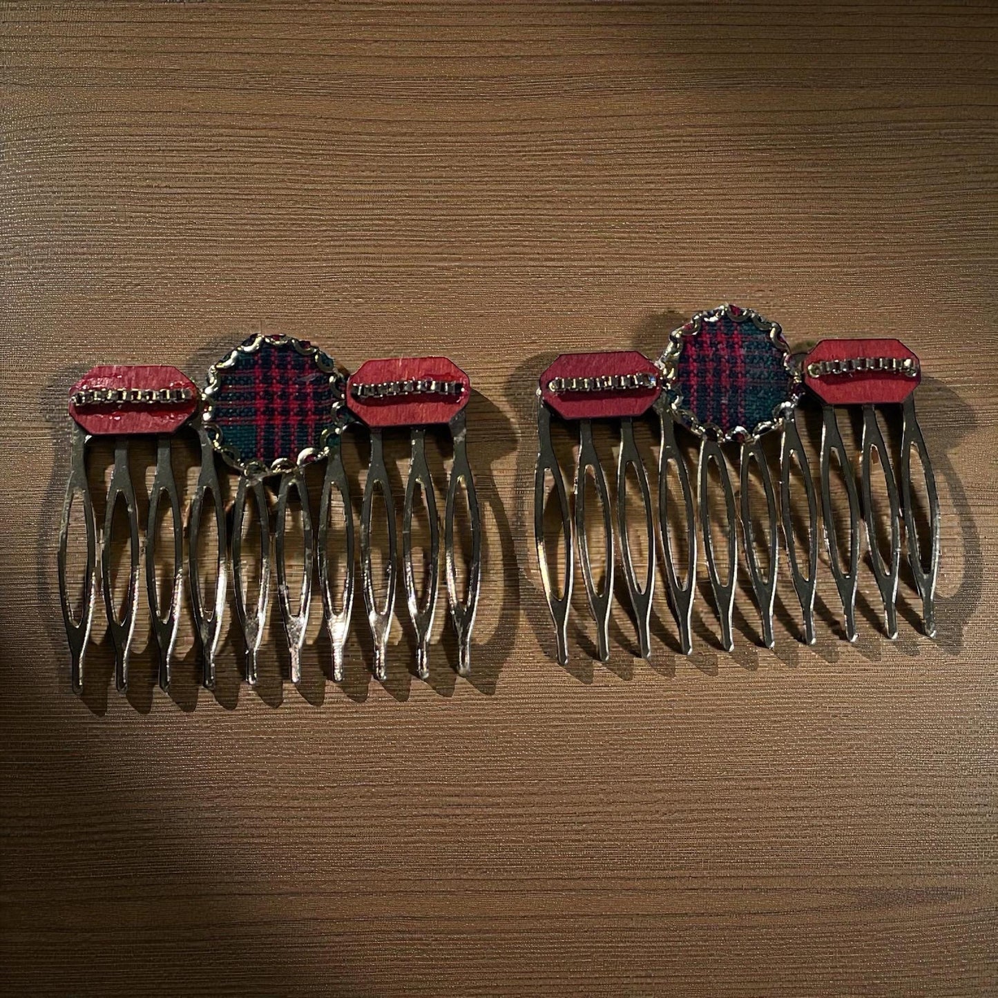 Handmade Christmas Hair Combs – Mixed Materials Holiday Hair Accessories with Tartan & Red Accents, Festive Winter Hair Clips (Set of 2)