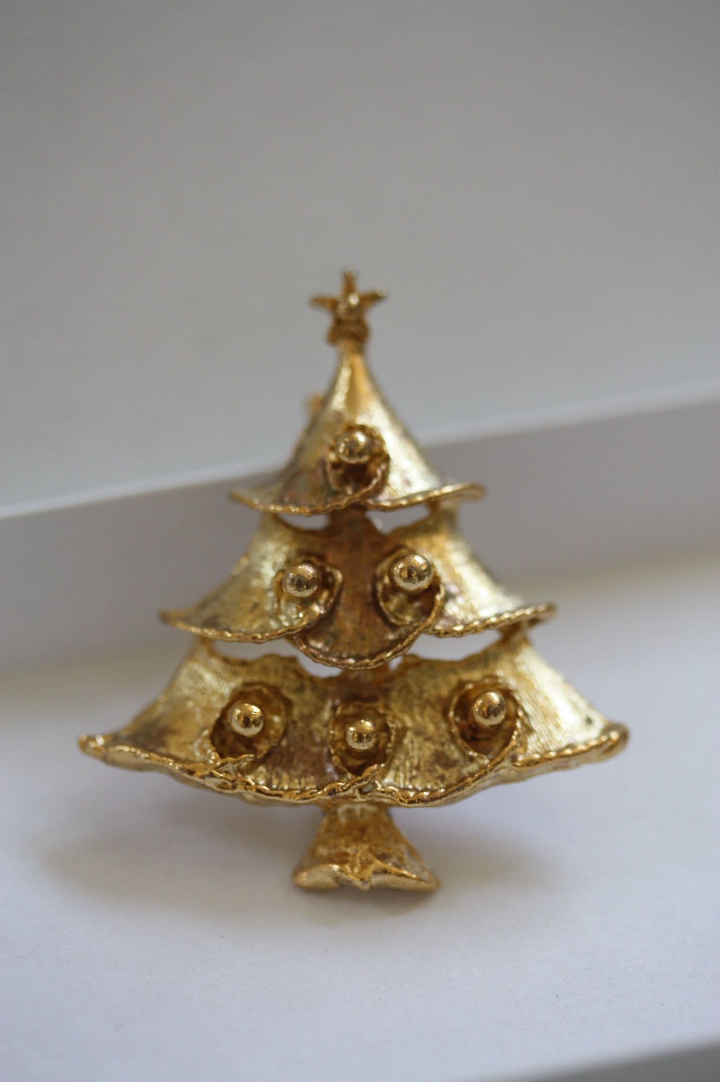 Vintage Christmas tree pin/Holiday pin