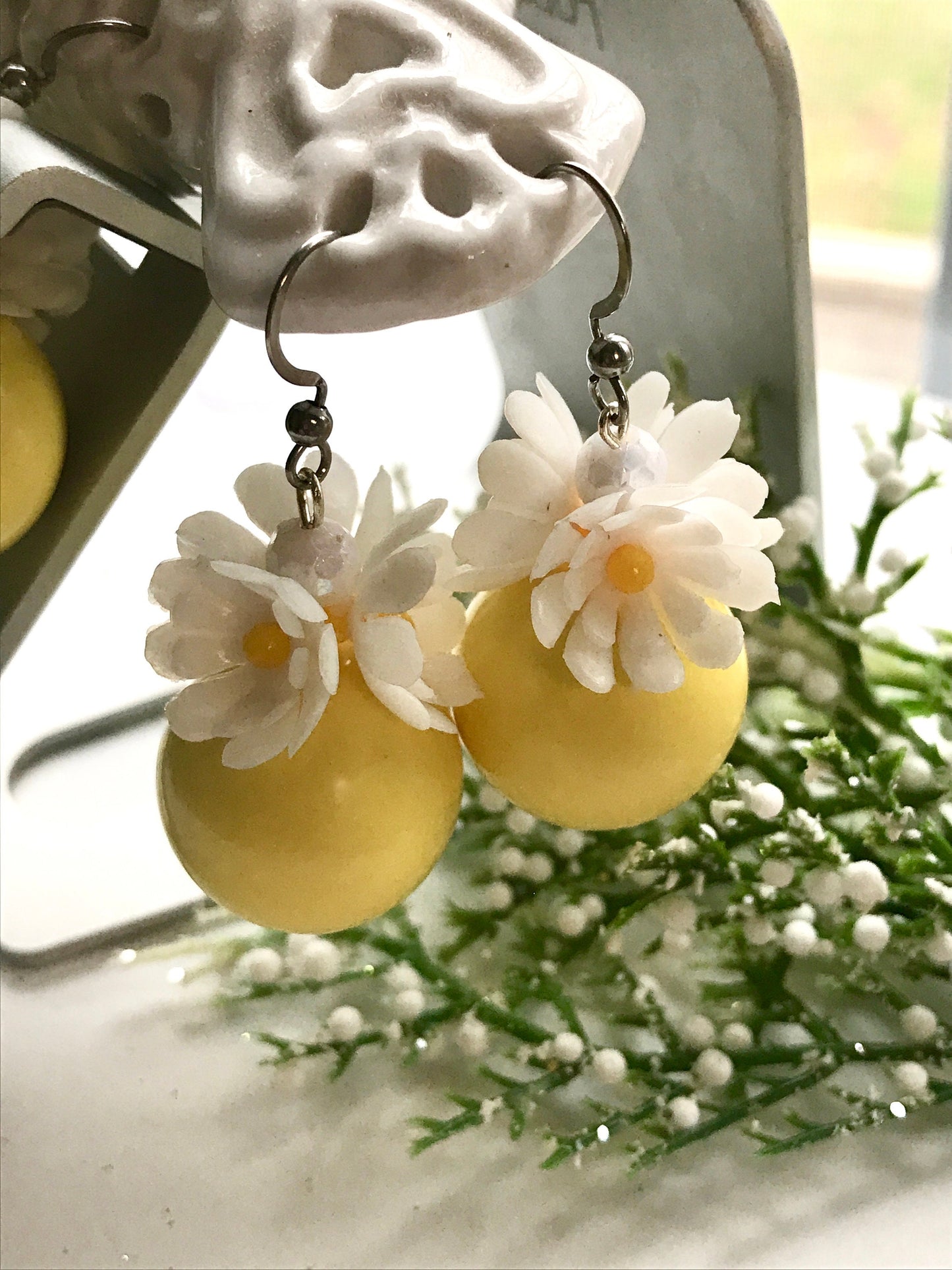 Bring the happy into your day with these flowery happy earrings