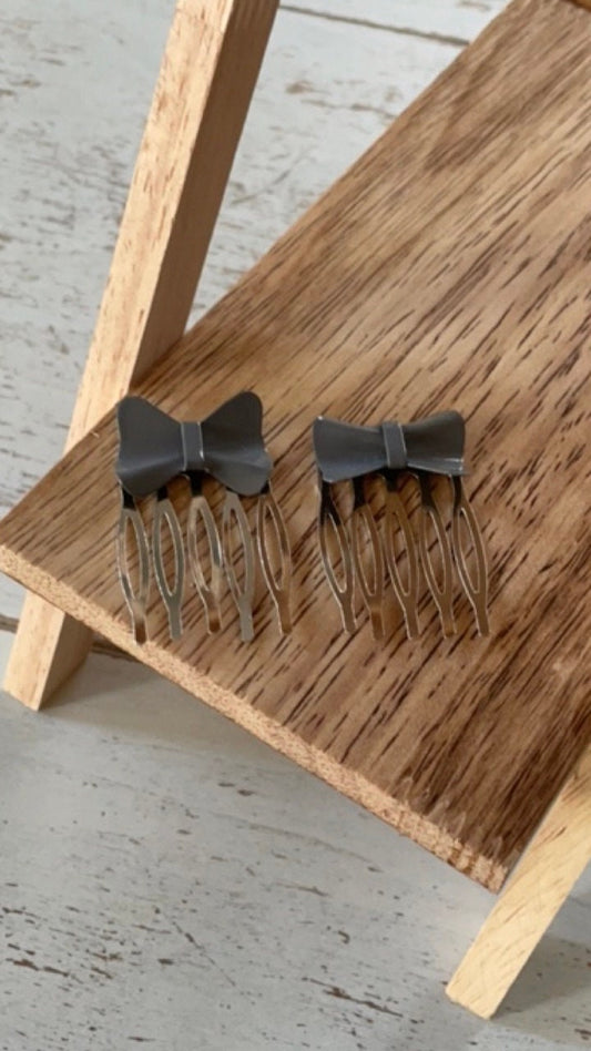 Pair of gray bows mini metal hair combs - 1" each