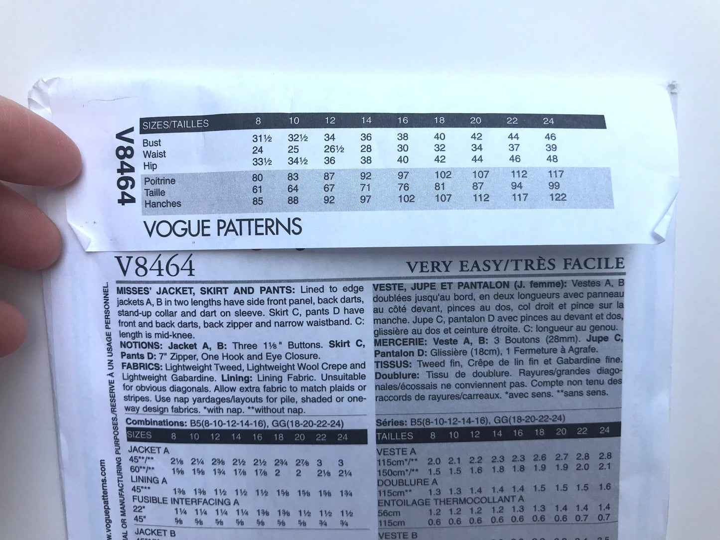 UNCUT Sewing Pattern - Very Easy Vogue 8464 (V8464) Sizes 18, 20, 22, 24 - Jacket, Pants and Skirt