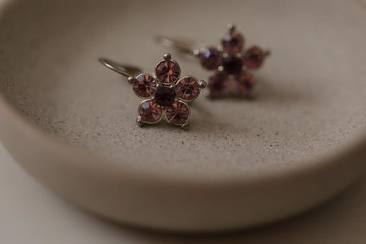 Shades of purple rhinestone flower stunning little vintage dangle earrings - 3/4"
