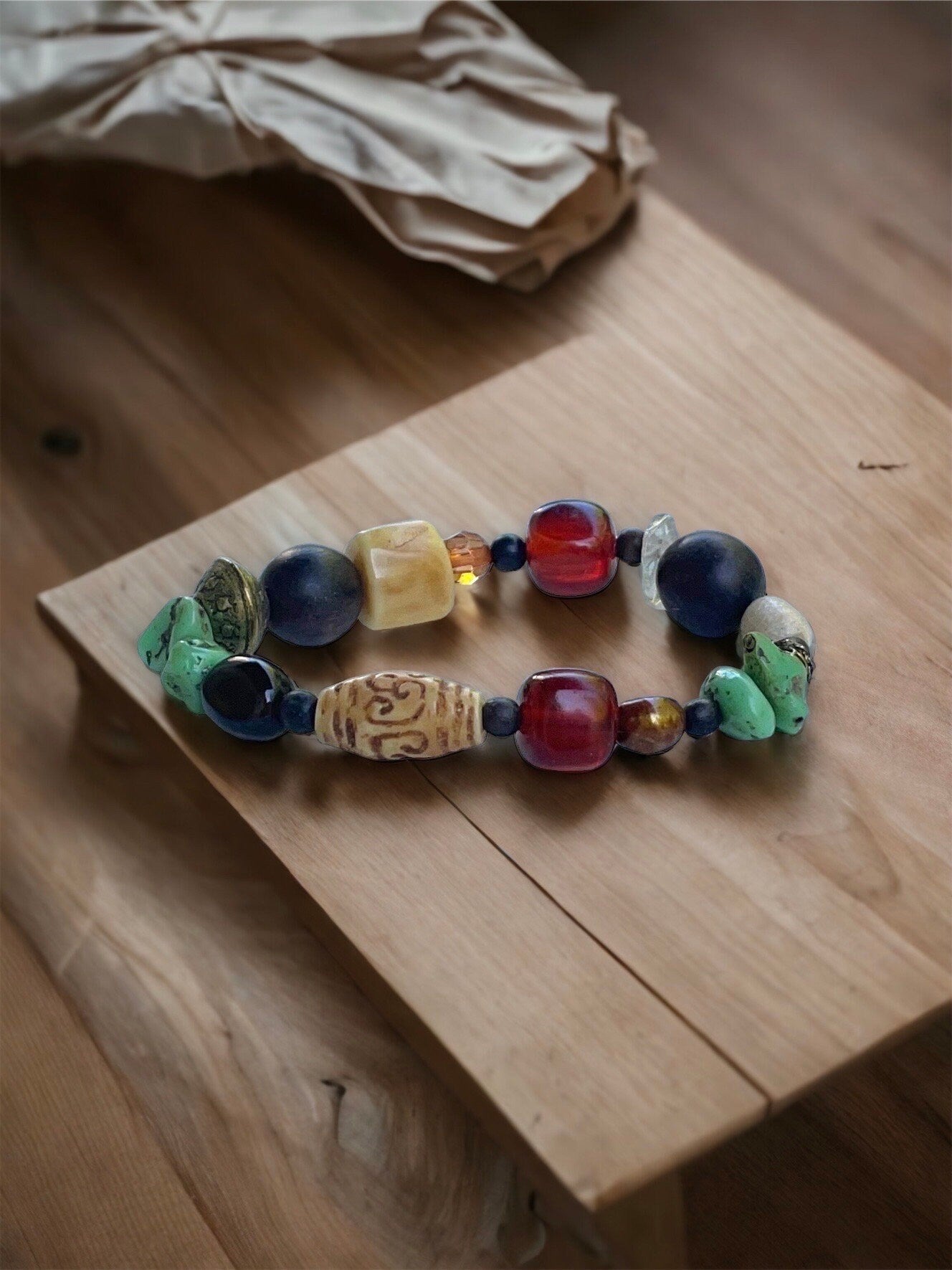 Mixed material vintage stretch bracelet