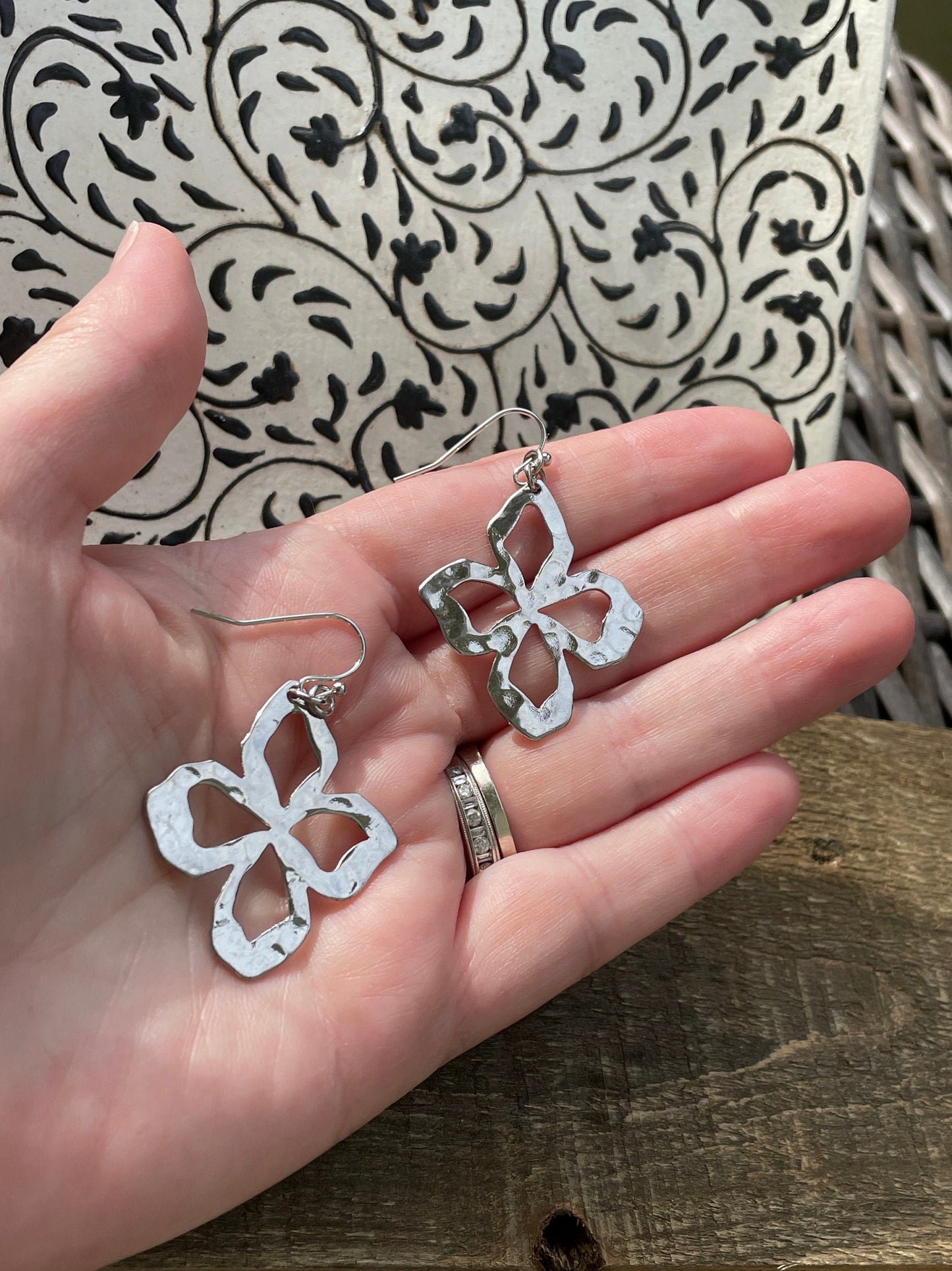 Stunning hammered metal silvertone dangle earrings