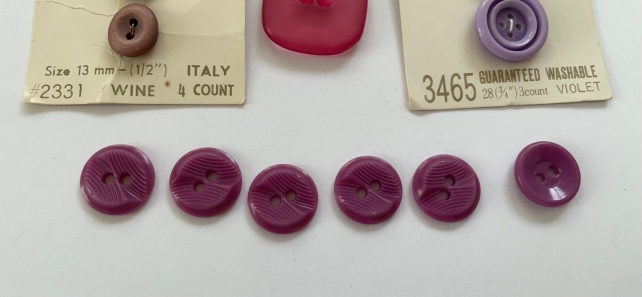 Lot of vintage buttons - from Italy and elsewhere - shades of purple, pink and wine