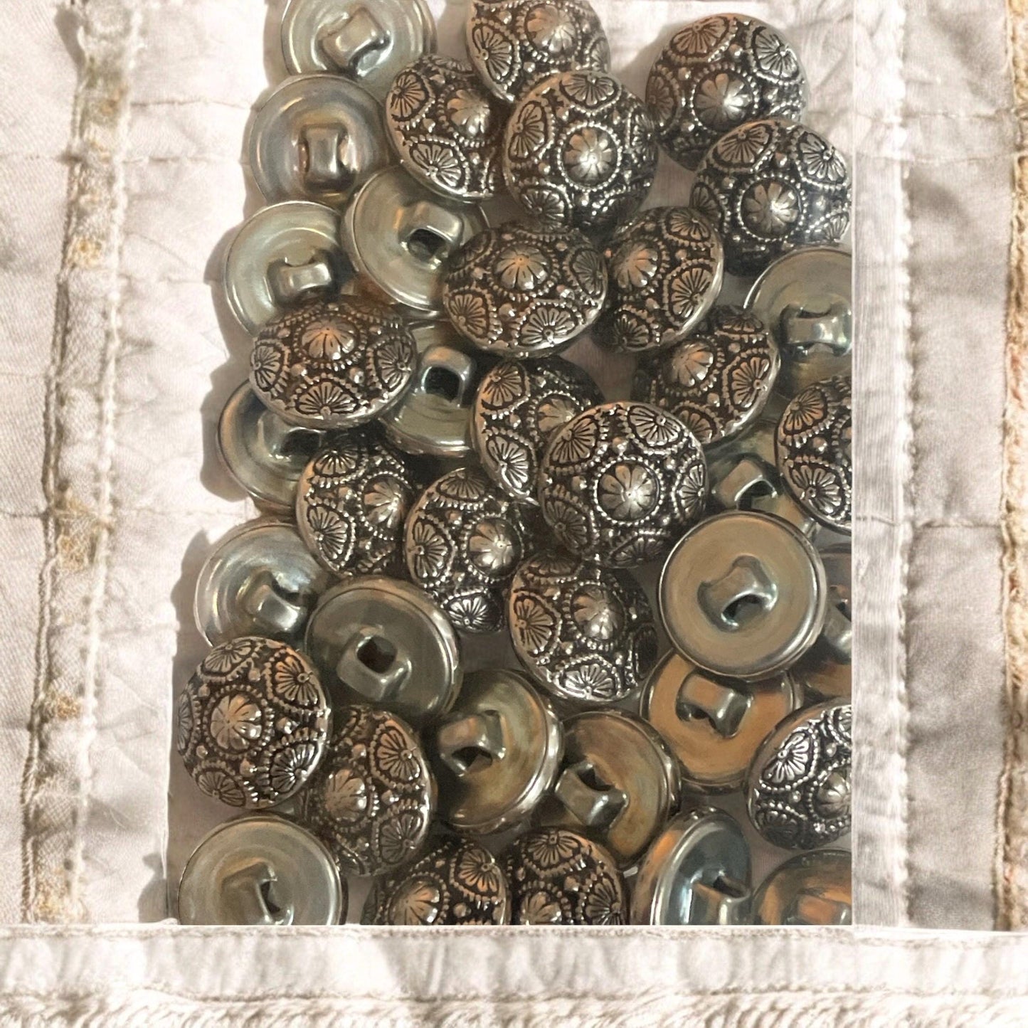 Stunning vintage patterned silvertone metal Buttons - approx. 8 mm