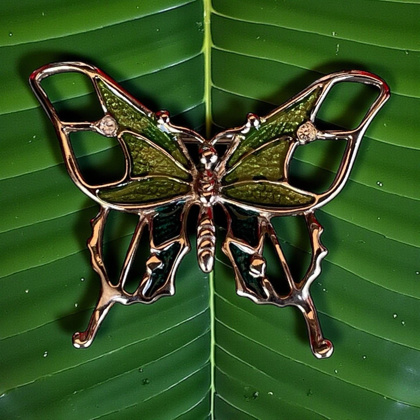 Stunning vintage Silvertone Butterfly Brooch with Shades of Green Enamel – Unsigned