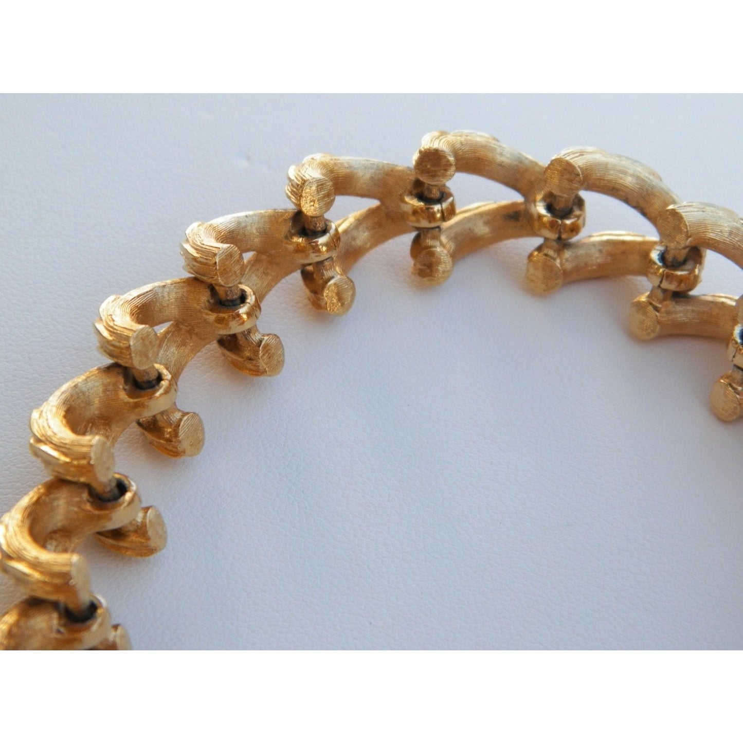 Vintage Crown TRIFARI stunning unique goldtone link bracelet