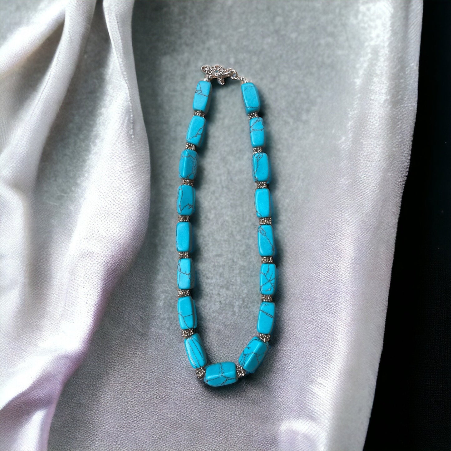 Stunning faux turquoise vintage necklace