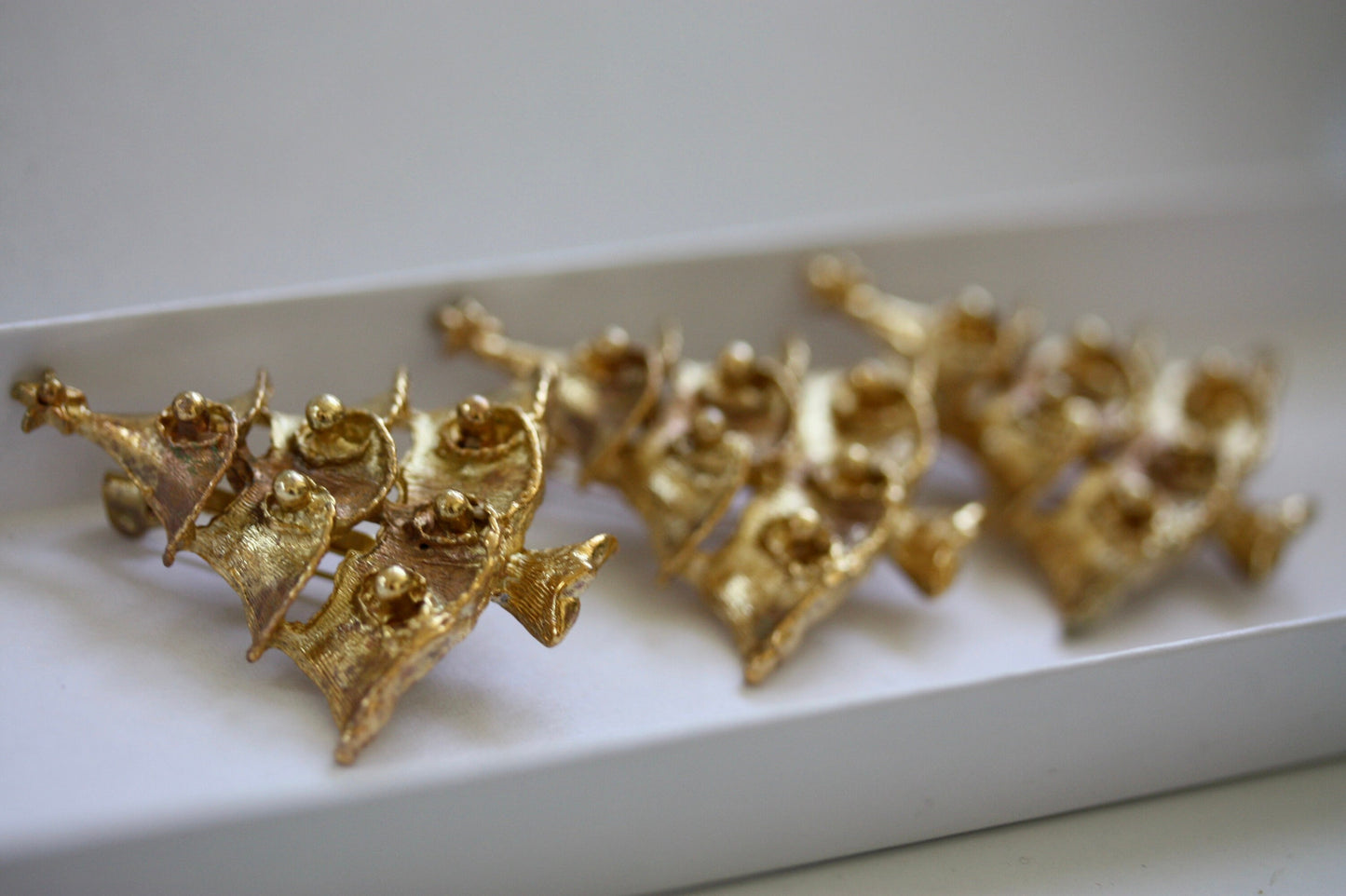 Vintage Christmas tree pin/Holiday pin