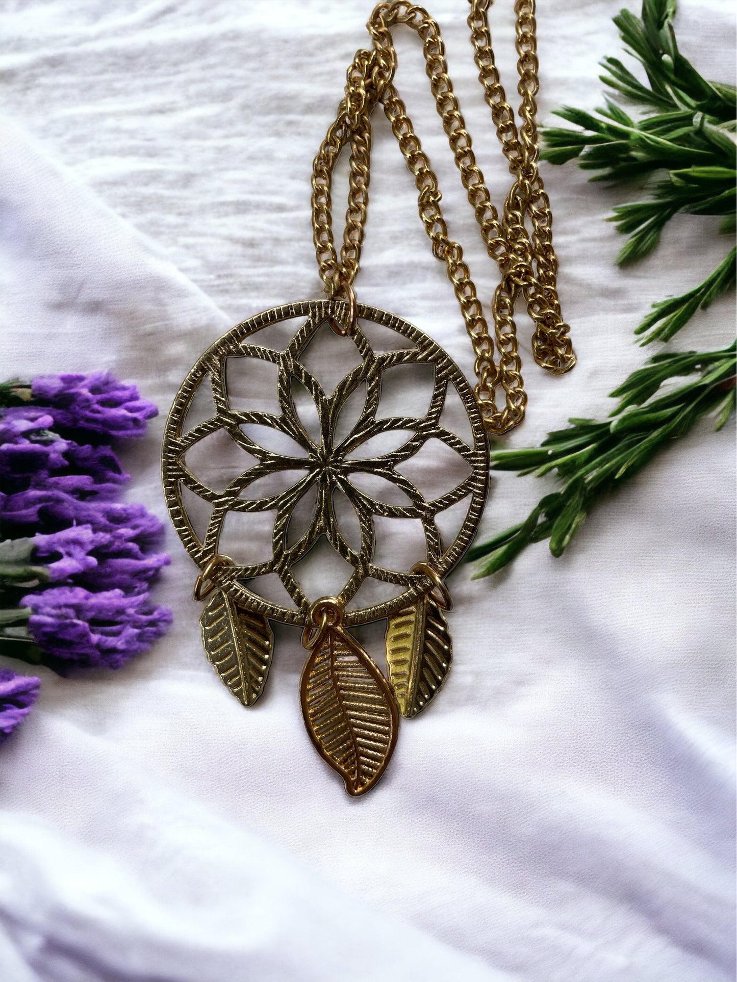 Stunning vintage dreamcatcher necklace with feather dangles