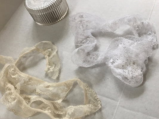 2 scraps of vintage lace - lace remnants