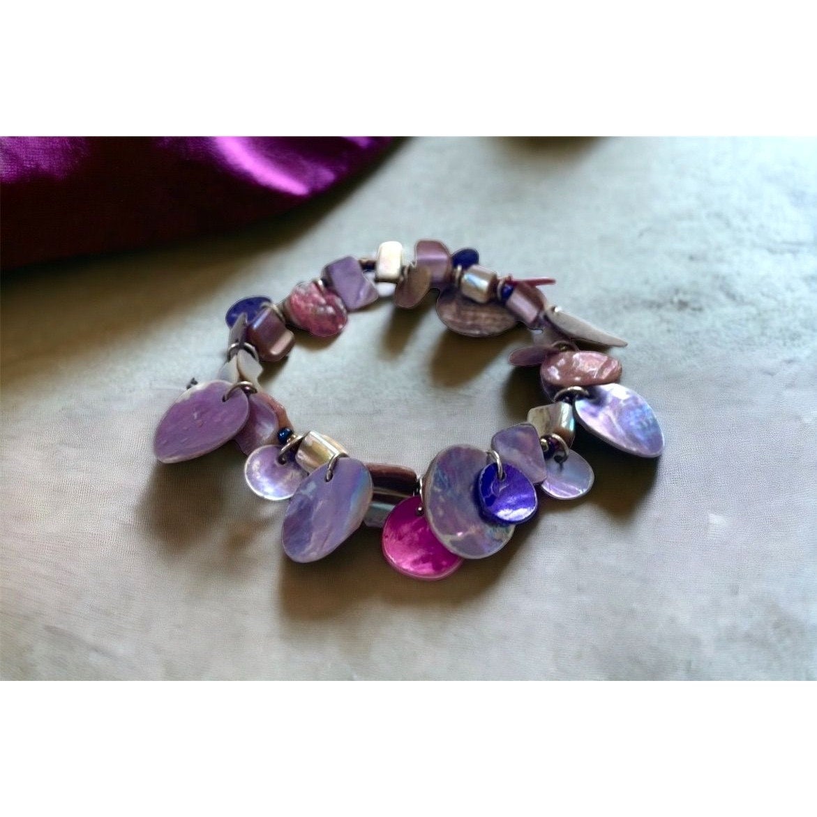 Stunning vintage purple/pink mother of pearl with glass bracelet